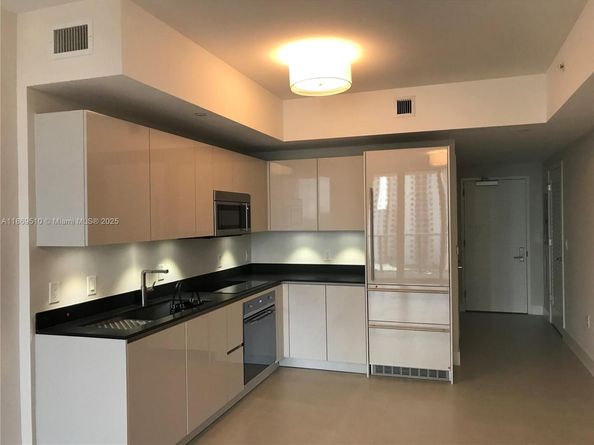 1010 Brickell Ave 2110, Miami FL 33131
