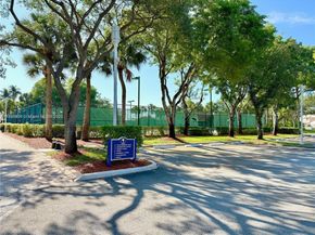 884 NW 170th Ter, Pembroke Pines FL 33028