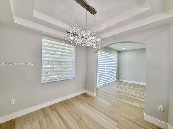 884 NW 170th Ter, Pembroke Pines FL 33028