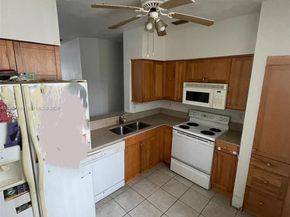 870 NE 212th Ter 3, Miami FL 33179