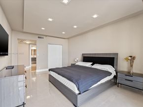 20281 E Country Club Dr 304, Aventura FL 33180