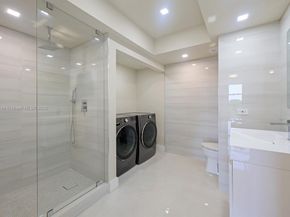 20281 E Country Club Dr 304, Aventura FL 33180