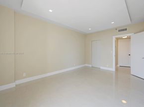 20281 E Country Club Dr 304, Aventura FL 33180