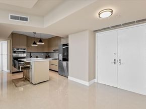 20281 E Country Club Dr 304, Aventura FL 33180