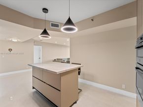 20281 E Country Club Dr 304, Aventura FL 33180