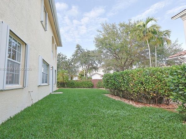 6853 NW 113th Pl, Doral FL 33178