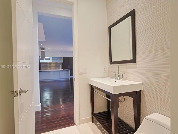 6853 NW 113th Pl, Doral FL 33178