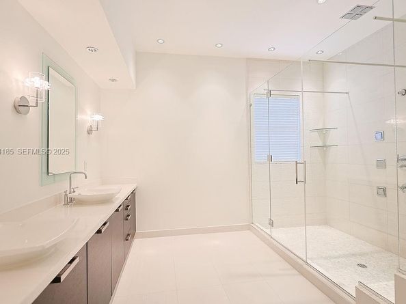 6853 NW 113th Pl, Doral FL 33178