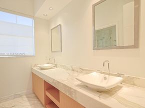 6853 NW 113th Pl, Doral FL 33178