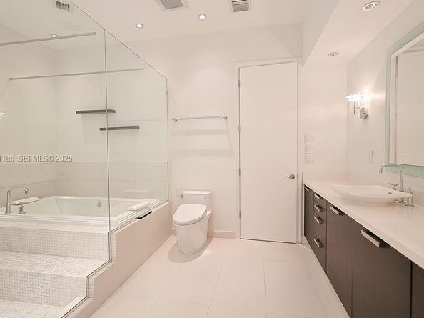 6853 NW 113th Pl, Doral FL 33178