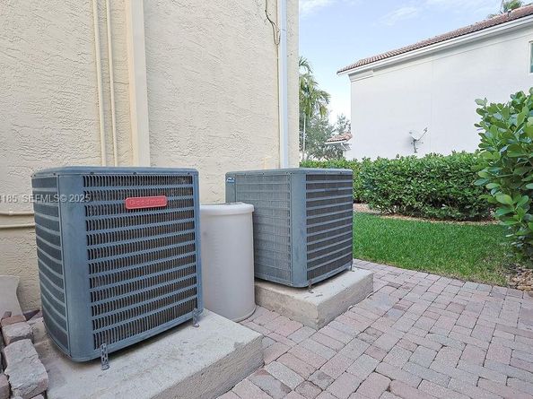 6853 NW 113th Pl, Doral FL 33178