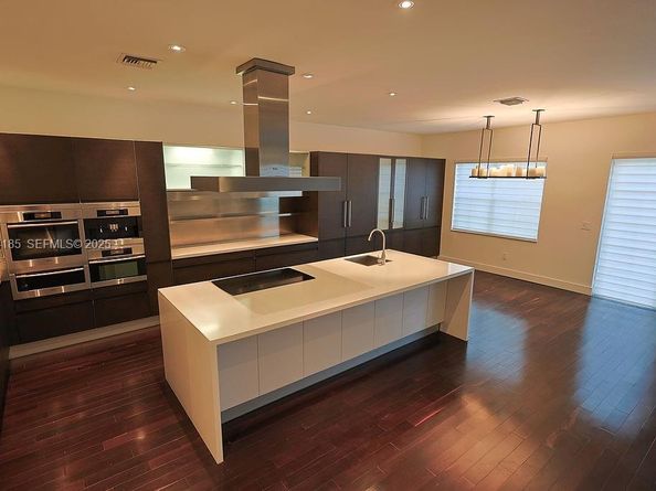 6853 NW 113th Pl, Doral FL 33178