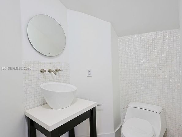 6853 NW 113th Pl, Doral FL 33178