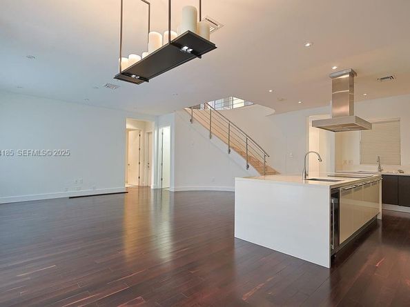 6853 NW 113th Pl, Doral FL 33178