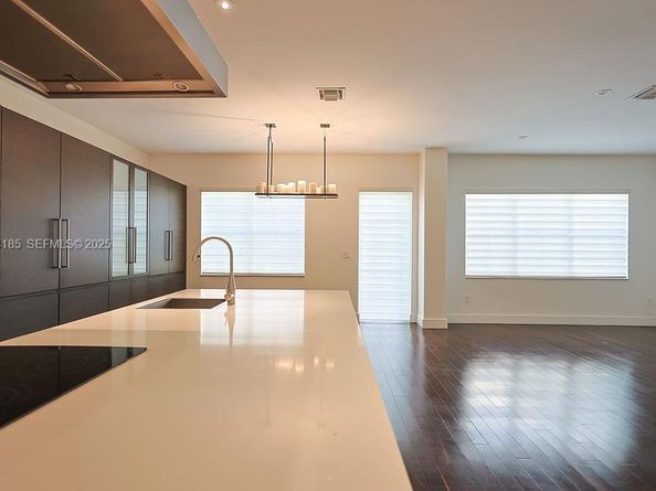 6853 NW 113th Pl, Doral FL 33178