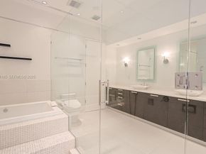 6853 NW 113th Pl, Doral FL 33178