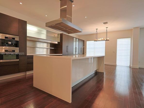 6853 NW 113th Pl, Doral FL 33178