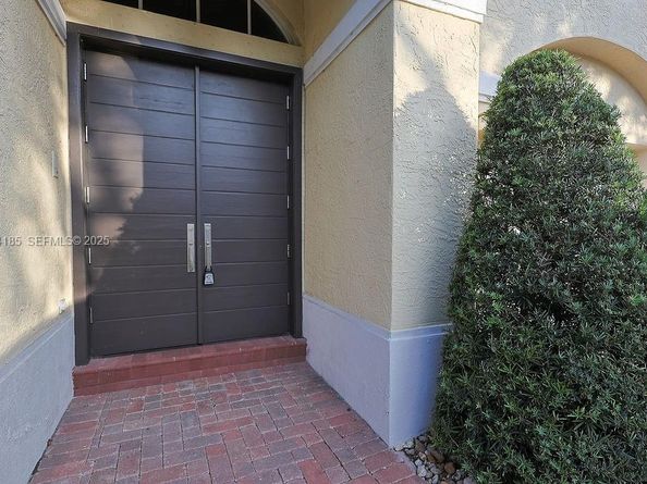 6853 NW 113th Pl, Doral FL 33178