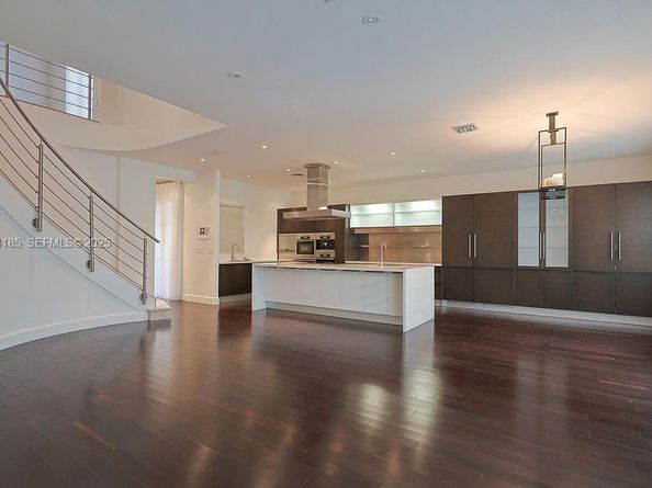 6853 NW 113th Pl, Doral FL 33178