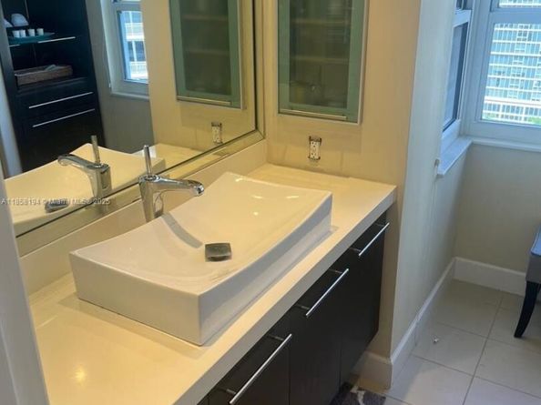 701 Brickell Key Blvd 1603, Miami FL 33131