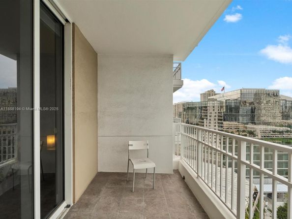 701 Brickell Key Blvd 1603, Miami FL 33131