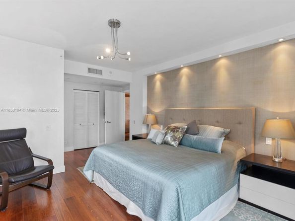 701 Brickell Key Blvd 1603, Miami FL 33131