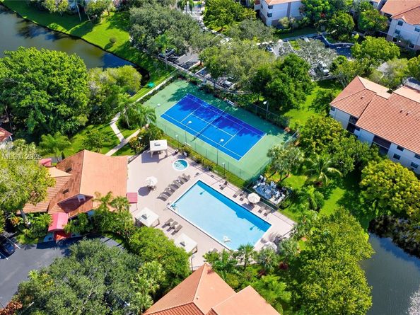 10105 W Sunrise Blvd 104, Plantation FL 33322