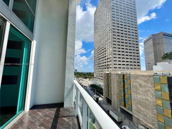 300 S Biscayne Blvd Loft 826, Miami FL 33131