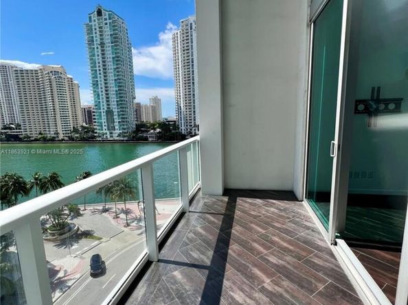 300 S Biscayne Blvd Loft 826, Miami FL 33131