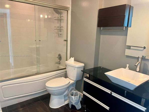 300 S Biscayne Blvd Loft 826, Miami FL 33131
