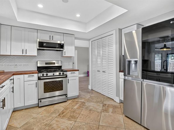 12311 NW 29th St, Sunrise FL 33323