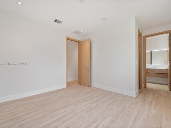 3163 Hibiscus St 3163, Miami FL 33133