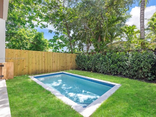 3163 Hibiscus St 3163, Miami FL 33133