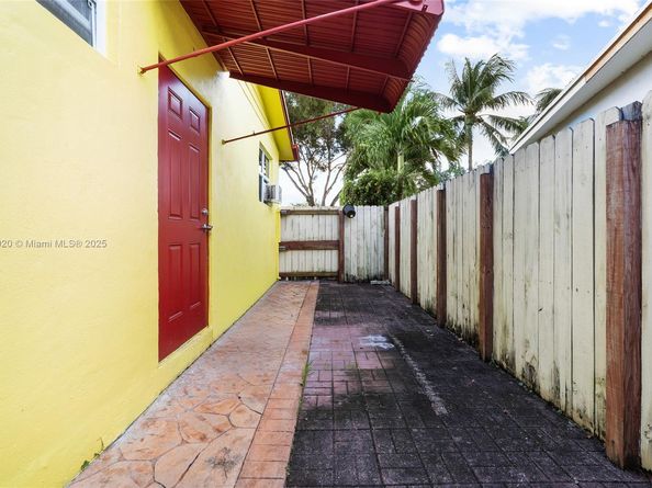 18151 NE 9th Ct, North Miami Beach FL 33162