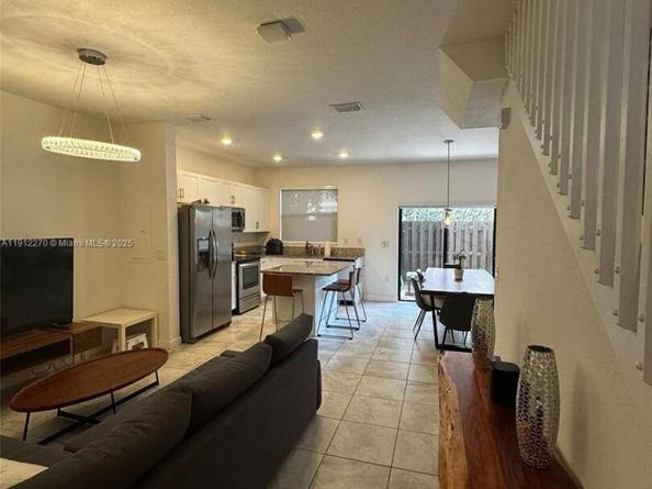 328 NE 208th Ter, Miami FL 33179