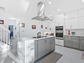 518 NW 130th Way, Pembroke Pines FL 33028