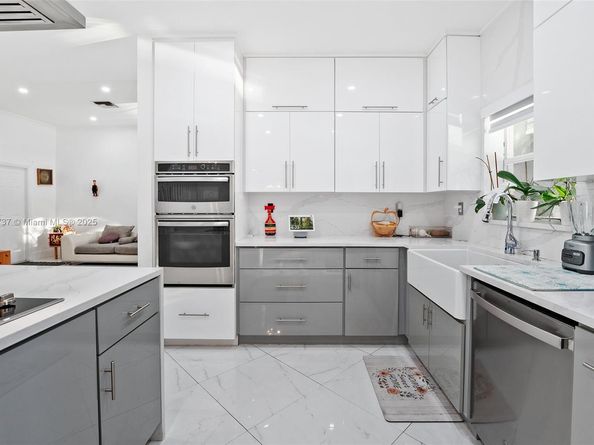 518 NW 130th Way, Pembroke Pines FL 33028
