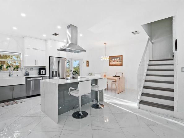 518 NW 130th Way, Pembroke Pines FL 33028