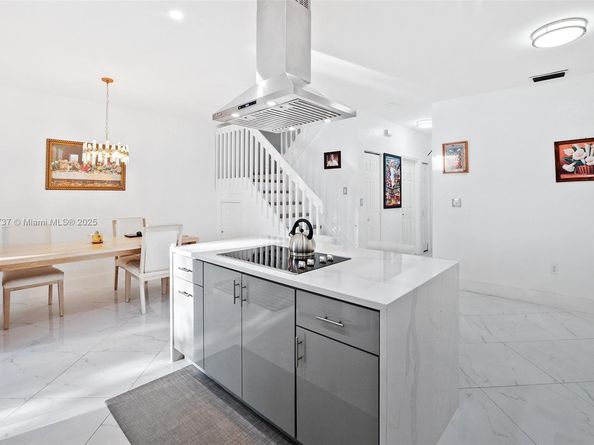 518 NW 130th Way, Pembroke Pines FL 33028