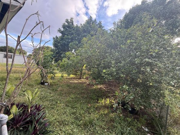 9100 Broad Manor Rd, Miami FL 33147