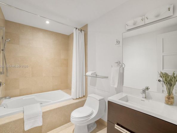 1643 Brickell Ave 4902, Miami FL 33129