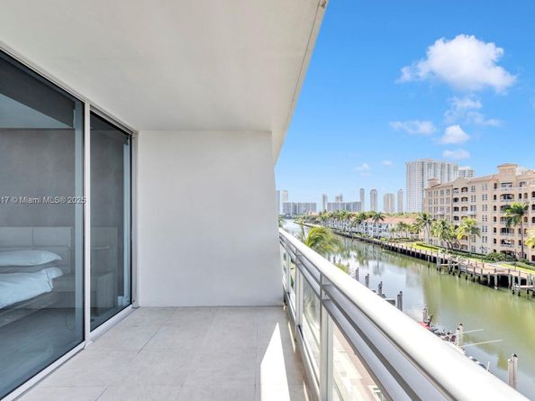 2950 NE 188th St 315, Aventura FL 33180