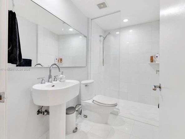 2950 NE 188th St 315, Aventura FL 33180