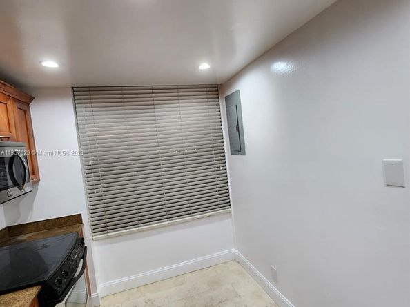 780 NE 69th St 1810, Miami FL 33138