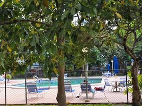 3850 Washington St 816, Hollywood FL 33021