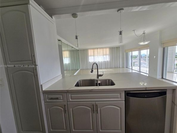 3850 Washington St 816, Hollywood FL 33021