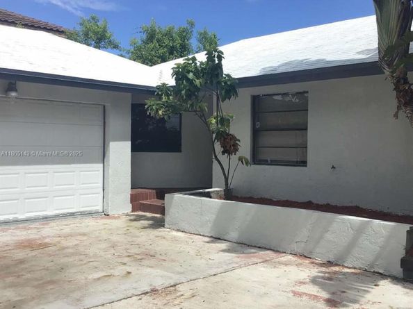 23099 SW 118th Ave, Miami FL 33170