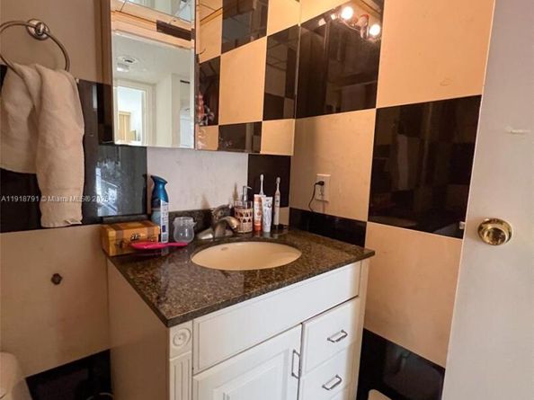 701 Three Islands Blvd 506, Hallandale Beach FL 33009