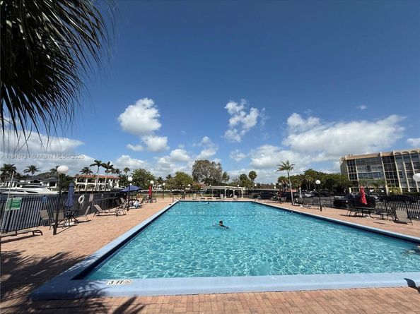 701 Three Islands Blvd 506, Hallandale Beach FL 33009