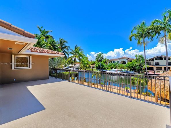 624 Palm Dr, Hallandale Beach FL 33009